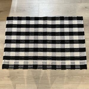 Like New Mohawk Indoor Outdoor Black & White Checkered Rug